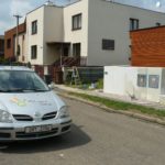 Betonová stěrka na plotě