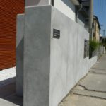 Betonová stěrka na plotě